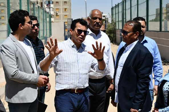 بالصور..وزير الشباب والرياضة يتفقد مركز شباب الهايكستب ومركز شباب عرب الحصن