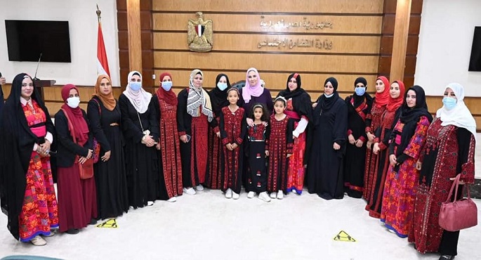 تزامنا مع احتفالات عيد تحرير سيناء .. وزيرة التضامن تسلم عددًا من الأدوات الإنتاجية لسيدات ببئر العبد في شمال سيناء