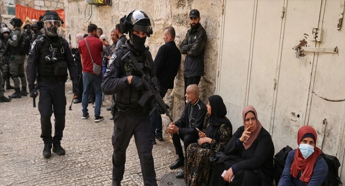 تجدد المواجهات بين الفلسطينيين والاحتلال بالمسجد الأقصى وسقوط عشرات الجرحى