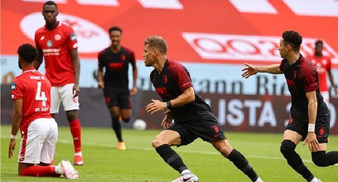 اوجسبورج يفوز على ماينز بهدفين مقابل هدف في الدوري الألماني