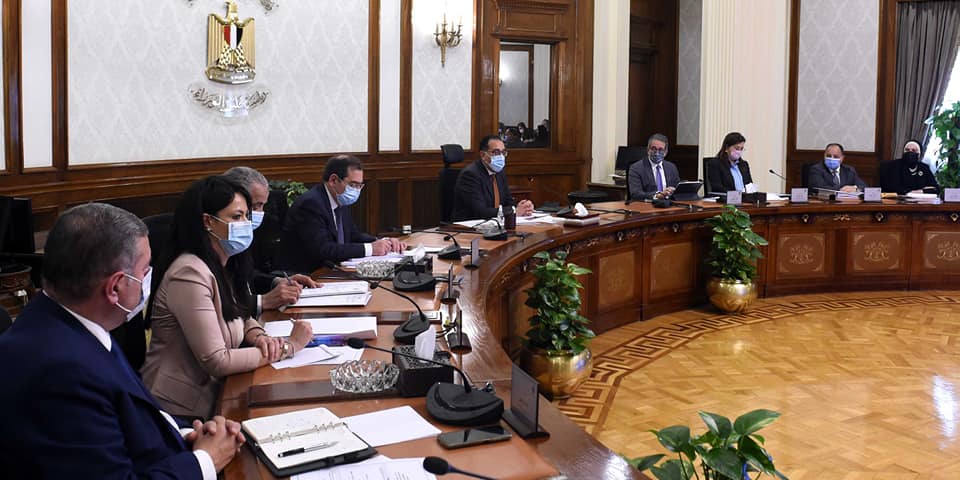 رئيس الوزراء يوجه بتشكيل مجموعة عمل لوضع استراتيجية التعافي من التداعيات السلبية للأزمة العالمية
