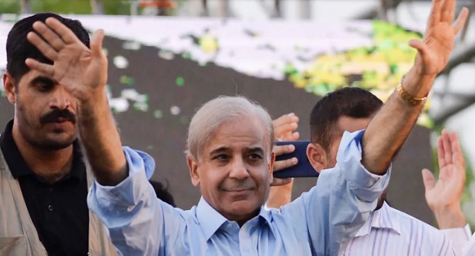 انتخاب شهباز شريف رئيسا لوزراء باكستان .. ونواب حزب عمران خان يستقيلون