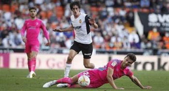 فوز أوساسونا على فالنسيا 2-1 في الليجا الإسبانية