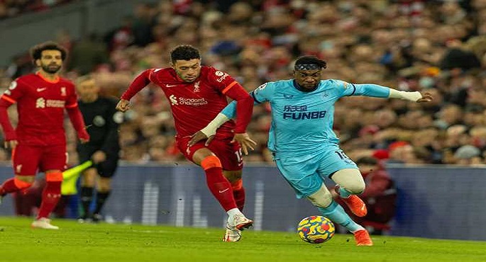 ليفربول يواجه نيوكاسل لمواصلة الضغط على السيتي في البريمرليج