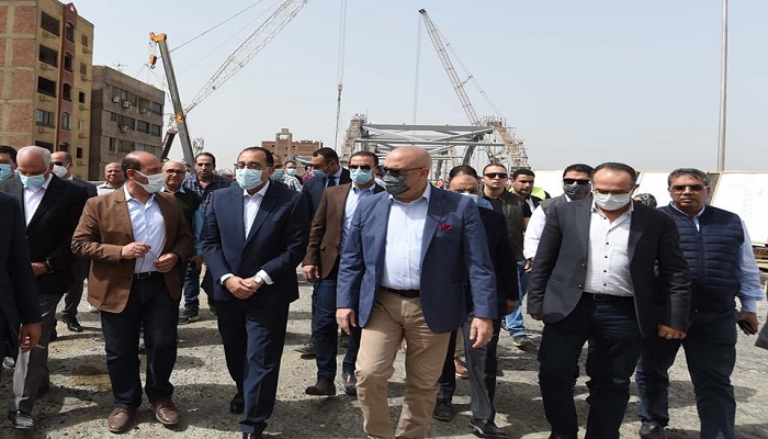 بالصور: رئيس الوزراء يتفقد محور الفريق كمال عامر الحر بمحافظة الجيزة
