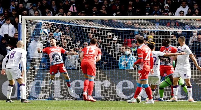 نابولي يخسر أمام فيورنتينا 2-3 في الدوري الإيطالي