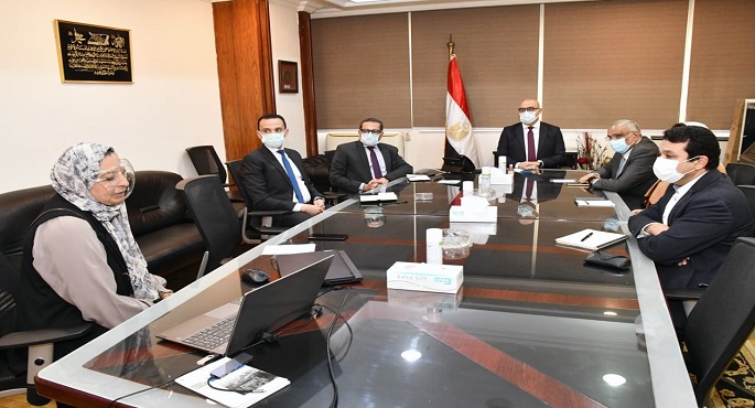 وزير الإسكان يستعرض مسودة الدليل الإرشادى لأسس ومعايير الحفاظ على الطابع المعمارى ودعم الهوية البصرية