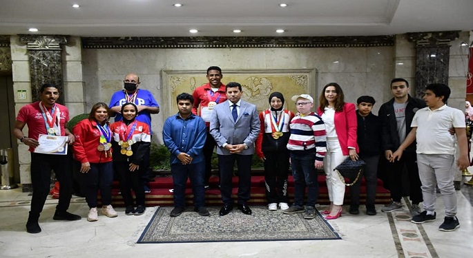 بالصور.. على هامش الاحتفال باليوم العالمي للتوحد.. وزير الرياضة يلتقي مجموعة من الأبطال الرياضيين من ذوي الهمم