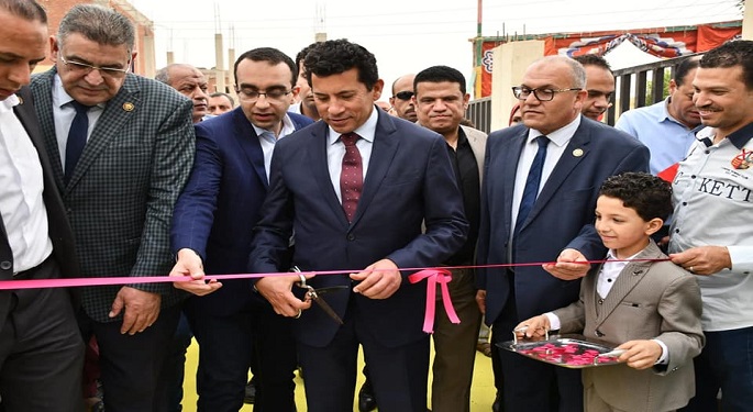 بالصور.. وزير الرياضة يختتم زيارته للإسماعيلية بتفقد مركزي شباب الشيخ زايد والمحسمة القديمة