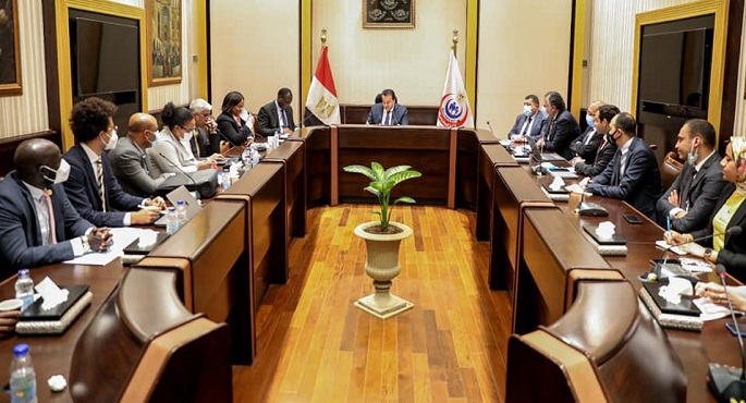 بالصور.. وزير الصحة يبحث مع وفد أفريقي سبل استضافة مقر وكالة الـ«AMA» في مصر