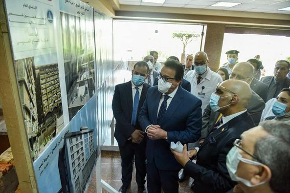 بالصور.. خالد عبدالغفار يتفقد مستشفى مدينة نصر للتأمين الصحي ويوجه بسرعة الانتهاء من أعمال التطوير