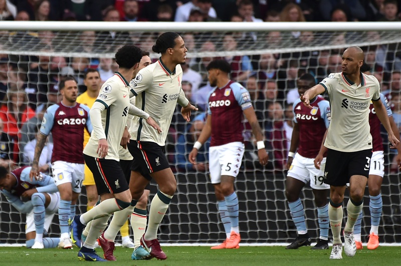 ليفربول يفوز على أستون فيلا 2-1 ويبقي آماله في التتويج بلقب الدوري الإنجليزي