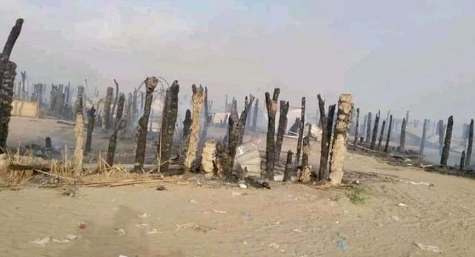 حريق ضخم في مخيم نزوح غربي اليمن.. وتضرر 42 عائلة
