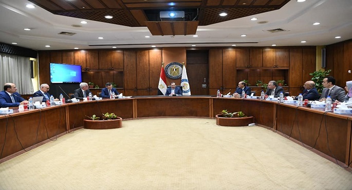 بالصور .. وزير البترول والثروة المعدنية يتابع مع مسئولي شركة “تكنيب إينرجيز” الموقف التنفيذي لمشروعات البترول