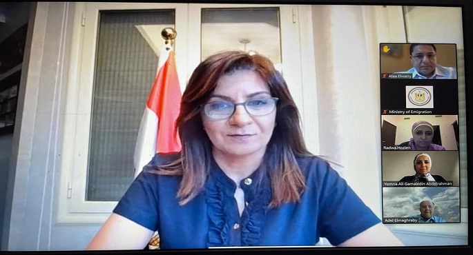 بالصور .. وزيرة الهجرة تعقد اجتماعات تنسيقية مع الخبراء المشاركين في عدة جلسات مؤتمر “مصر تستطيع بالصناعة”