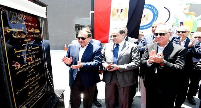 بالصور .. وزير البترول يفتتح محطة وقود الشركة الوطنية بشارع التسعين بالتجمع الخامس
