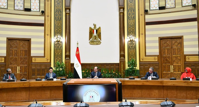 بالصور .. الرئيس السيسي يدعو لإطلاق عام 2023 عاما للشباب العربي