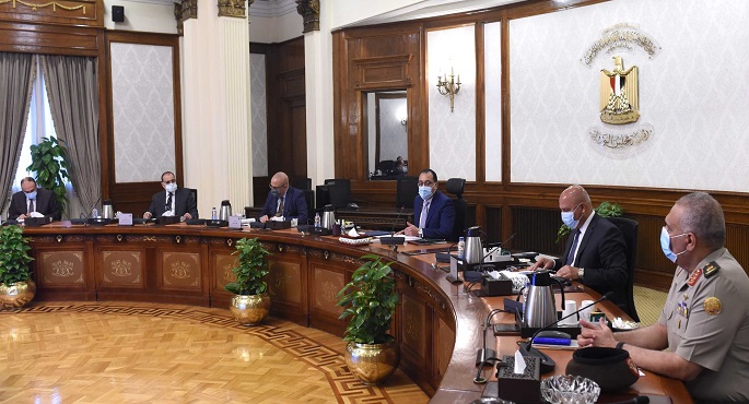 بالصور.. رئيس الوزراء يتابع موقف مشروعات الطرق الجاري تنفيذها والتنسيقات بين الجهات المنفذة