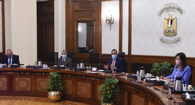 بالصور.. رئيس الوزراء يتابع خطط التوسع في إقامة مشروعات تحلية مياه البحر