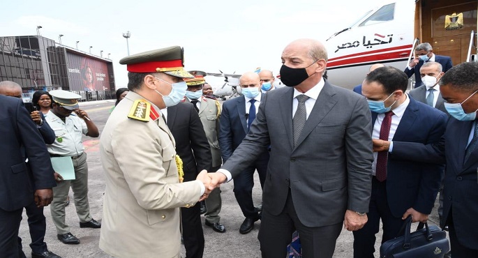 بالفيديو و الصور.. وزير الدفاع يعود إلى أرض الوطن عقب انتهاء زيارته الرسمية إلى جمهورية الكونغو الديمقراطية