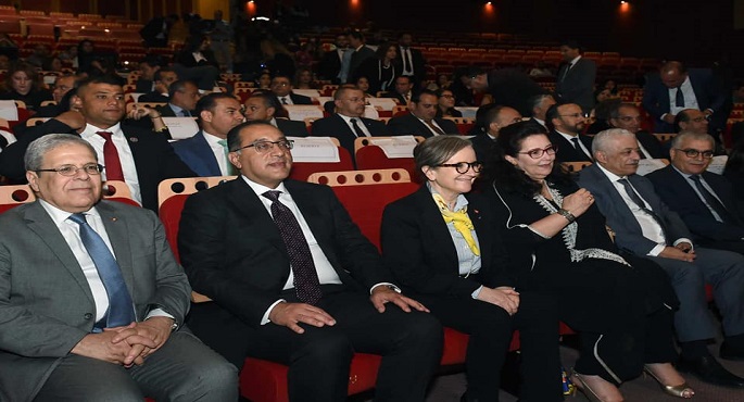 بالصور.. رئيس الوزراء يحضر عددا من الفعاليات الفنية والثقافية بمدينة الثقافة بالعاصمة التونسية