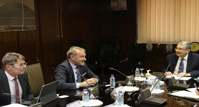 بالصور.. وزير الكهرباء يستقبل الرئيس التنفيذي لشركة جون كوكريل البلجيكية لبحث التعاون بمجال الهيدروجين الاخضر