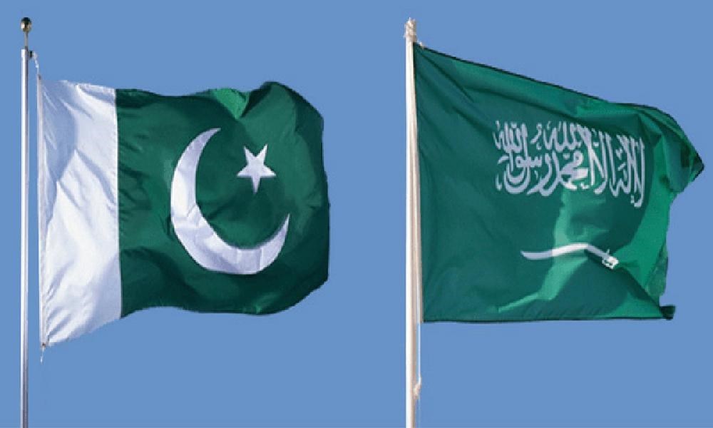 قائد القوات البرية السعودي يبحث مع رئيس هيئة الأركان الباكستاني تعزيز التعاون المشترك
