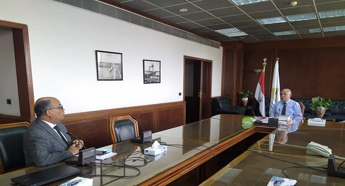 بالصور .. الدكتور عبد العاطى يستعرض الموقف التنفيذى لمشروع قناطر ديروط الجديدة