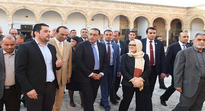 بالصور.. بودن تصطحب مدبولي والوفد المصري في جولة مترجلين بأنحاء المناطق التاريخية
