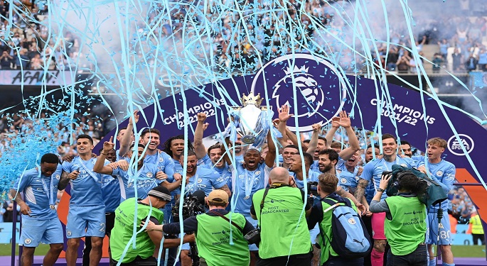 مانشستر سيتي يتوج بطلاً للدوري الإنجليزي للمرة الثامنة
