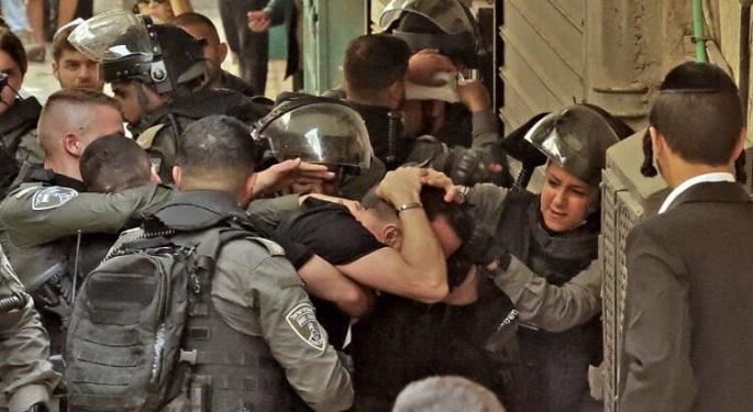 عشرات الإصابات بين الفلسطينيين في مواجهات مع المستوطنين والاحتلال بأنحاء متفرقة بالضفة الغربية