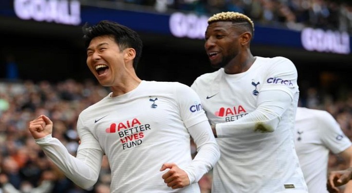 توتنهام يفوز على ليستر بثلاثية بالدوري الإنجليزي ويُشعل صراع التأهل لدوري الأبطال