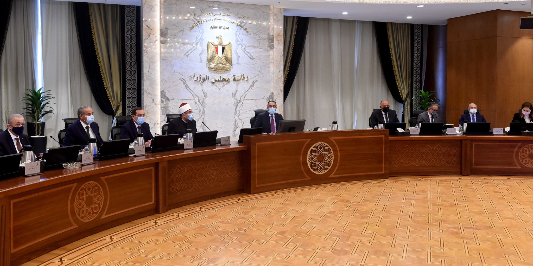 رئيس الوزراء يترأس اجتماع المجلس بمقر الحكومة بالعاصمة الإدارية الجديدة