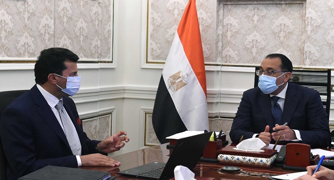 مدبولي يستعرض مع وزير الشباب عدد من ملفات عمل الوزارة