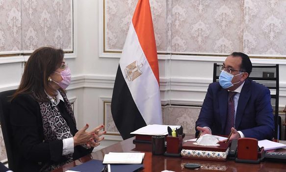 بالصور.. مدبولي يبحث مع وزيرة التخطيط تنفيذ تكليفات الرئيس بجذب الاستثمارات والشراكة مع القطاع الخاص