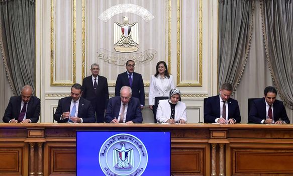 بالصور.. مدبولي يشهد مراسم التوقيع على مذكرة تفاهم للتعاون لإنتاج ٣٠٠ ألف طن أمونيا خضراء بالسخنة