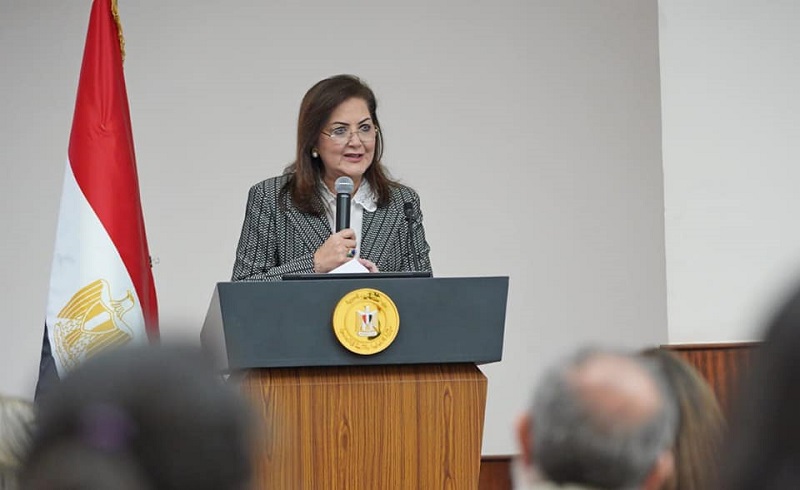 بالصور.. هالة السعيد تناقش تقرير تمويل التنمية المستدامة بمنتدى المؤسسات المالية والنقدية الرسمية