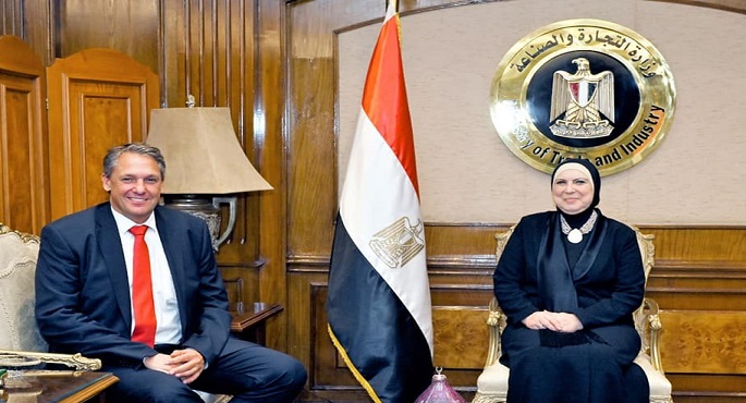 بالصور.. وزيرة التجارة تبحث مع “مرسيدس-بنز إيجيبت” سبل تعزيز استثماراتها بالسوق المصري
