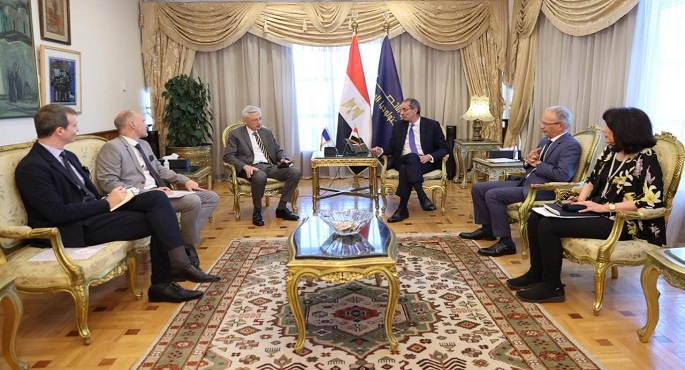 وزير الاتصالات يبحث مع سفير فرنسا سبل تعزيز التعاون فى مجالات التحول الرقمى والذكاء الاصطناعى