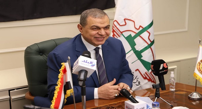 القوى العاملة: تعيين 852 منهم 7 قادرون باختلاف بقنا