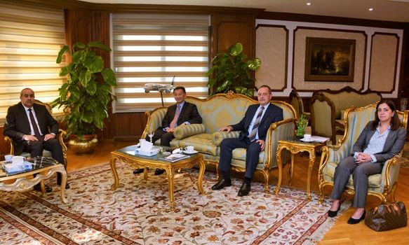 وزير الطيران المدنى : التوسع فى استخدام التكنولوجيا الرقمية والتنمية المستدامة فى مقدمة أولوياتتا