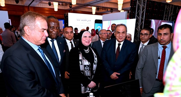 بمشاركة 60 شركة.. وزيرة الصناعة تتفقد معرض «وطن رقمي»