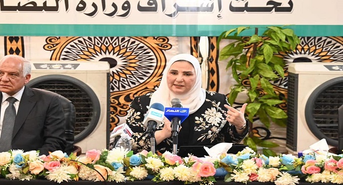 بالصور .. وزيرة التضامن الاجتماعي ومحافظ الجيزة يسلمان عددًا من المشاريع لذوي الهمم بـ 9 محافظات