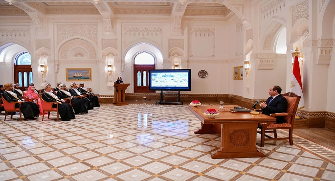 بالصور.. الرئيس السيسي يلتقي ممثلي مجتمع الأعمال ورؤساء كبرى الشركات في سلطنة عمان