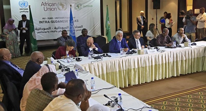 الحوار السوداني يعقد جلسة اجرائية ويدعو كافة القوى السياسية للإنضمام