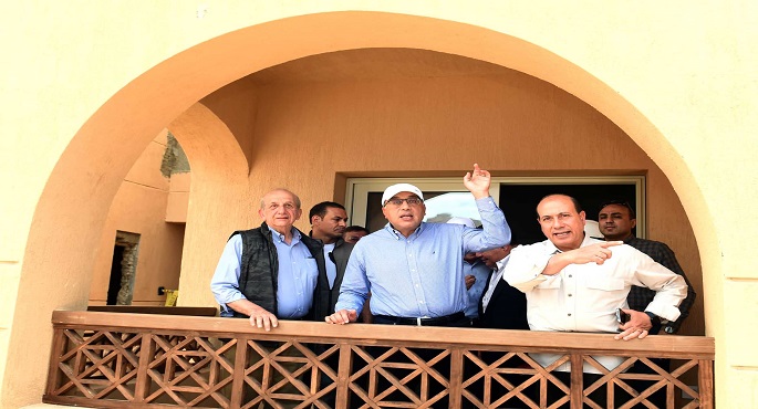 بالصور.. رئيس الوزراء يتفقد مشروع تنفيذ الحي السكني بالزيتونة في إطار جولته بسانت كاترين