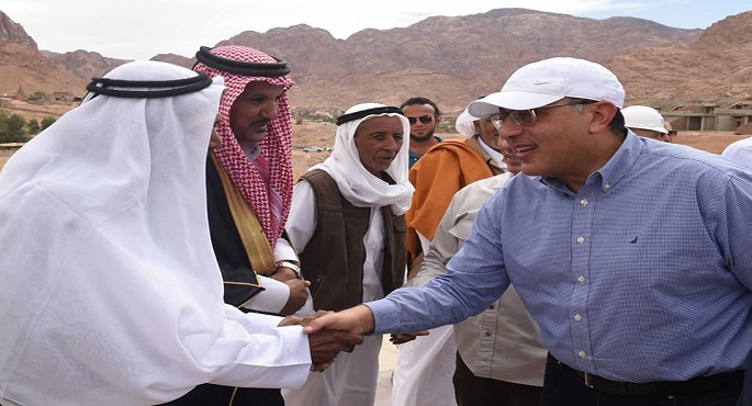 بالصور.. رئيس الوزراء يلتقي عددا من مشايخ القبائل خلال تفقده لمشروع “موقع التجلي الاعظم” بسانت كاترين
