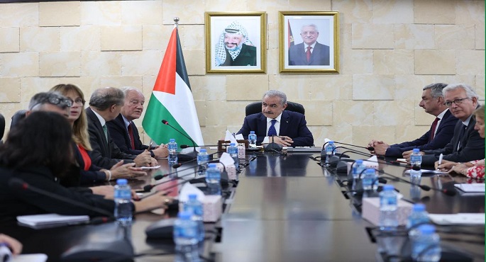 رئيس وزراء فلسطين لوفد فرنسي: إذا اعترفت باريس بدولة فلسطين فستتبعها العواصم الأوروبية