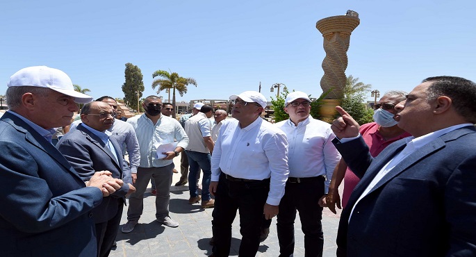 بالصور.. رئيس الوزراء يتفقد أعمال تطوير السوق التجاري القديم بمدينة شرم الشيخ