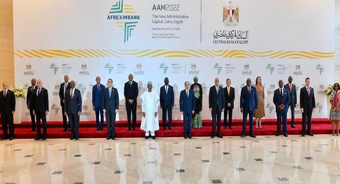 السيسي يتوسط صورة تذكارية للمشاركين بالاجتماعات السنوية للبنك الأفريقي